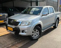 TOYOTA HILUX 2.7 SR 4X2 CD 16V FLEX 4P AUTOMÁTICO TOYOTA HILUX 2.7 SR 4X2 CD 16V FLEX 4P AUTOMÁTICO