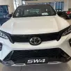 TOYOTA HILUX SW4 2.8 D-4D TURBO DIESEL DIAMOND 7L 4X4 AUTOMÁTICO TOYOTA HILUX SW4 2.8 D-4D TURBO DIESEL DIAMOND 7L 4X4 AUTOMÁTICO