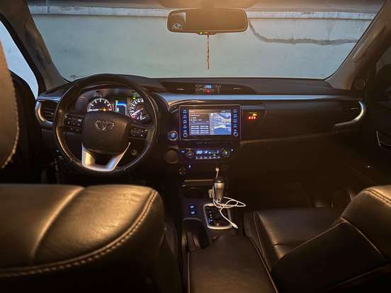 TOYOTA-HILUX-2021