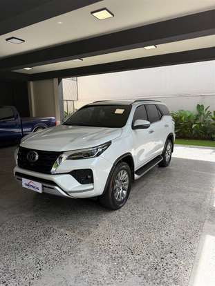 TOYOTA-HILUX SW4-2023