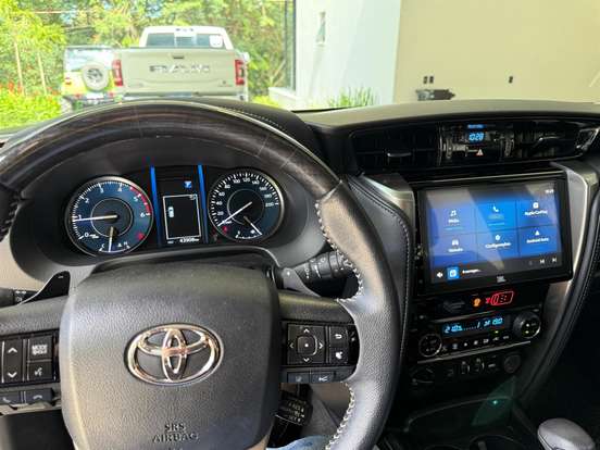 TOYOTA-HILUX SW4-2.8 D-4D TURBO DIESEL SRX 7L 4X4 AUTOMÁTICO TOYOTA-HILUX SW4-2023