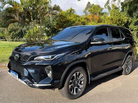 TOYOTA-HILUX SW4-2.8 D-4D TURBO DIESEL SRX PLATINUM 7L 4X4 AUTOMÁTICO TOYOTA-HILUX SW4-2025