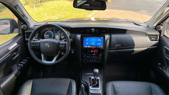 TOYOTA-HILUX SW4-2025