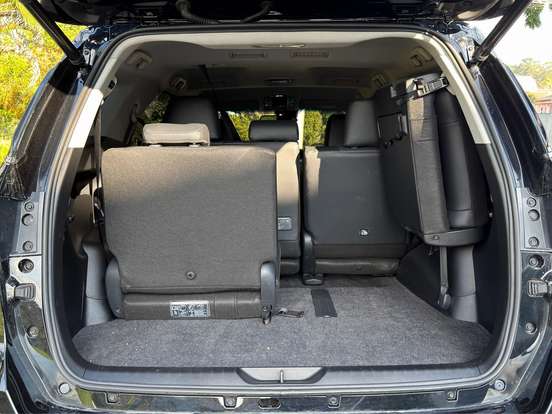 TOYOTA-HILUX SW4-2.8 D-4D TURBO DIESEL SRX PLATINUM 7L 4X4 AUTOMÁTICO TOYOTA-HILUX SW4-2025