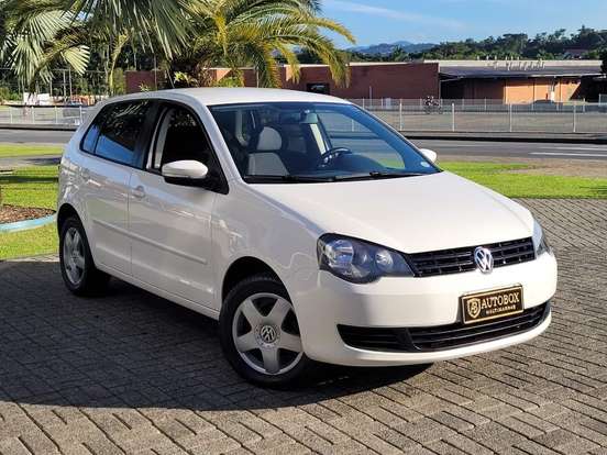 VOLKSWAGEN-POLO-2014