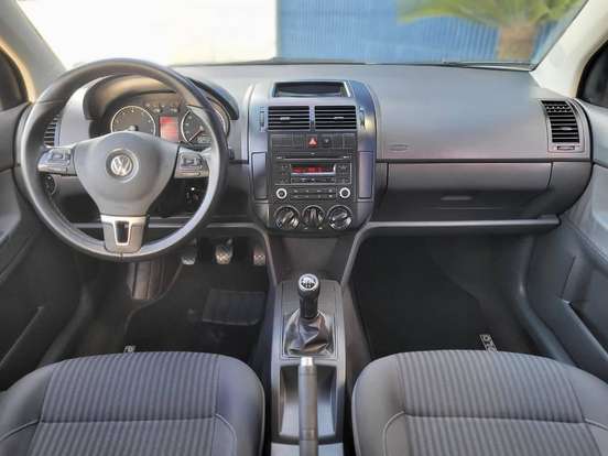 VOLKSWAGEN-POLO-2014