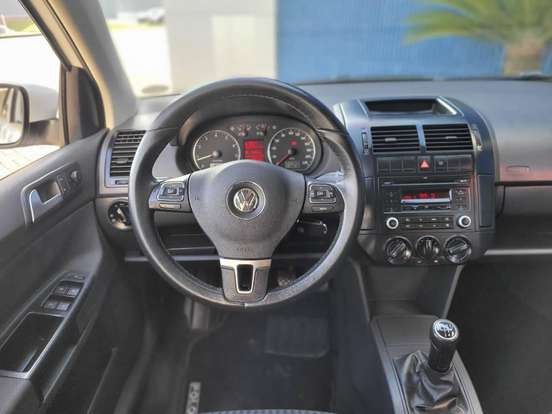 VOLKSWAGEN-POLO-2014