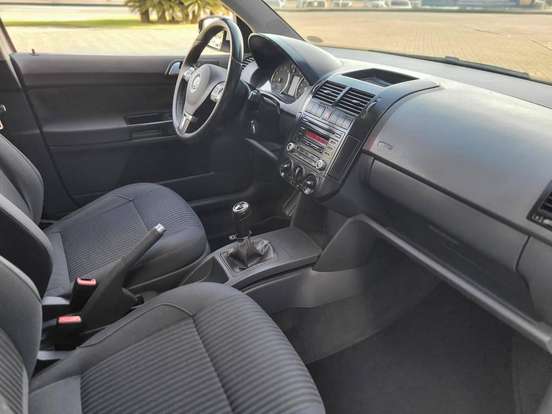 VOLKSWAGEN-POLO-2014