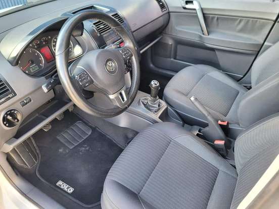 VOLKSWAGEN-POLO-2014