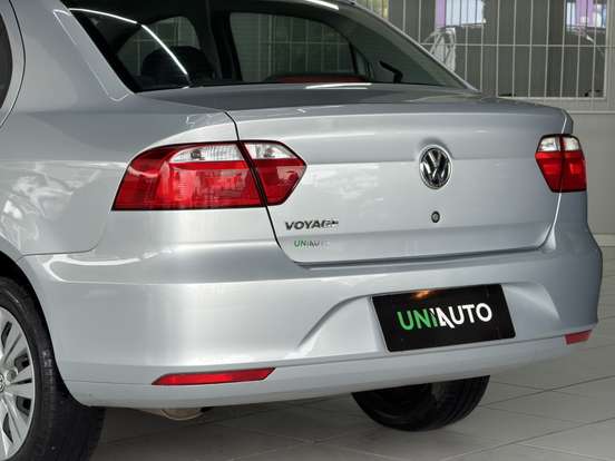 VOLKSWAGEN-VOYAGE-2022