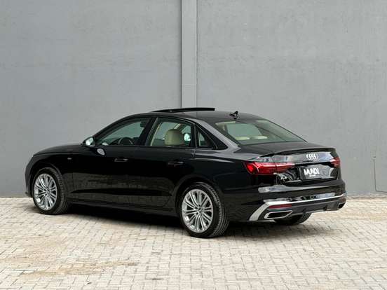 AUDI-A4-2020