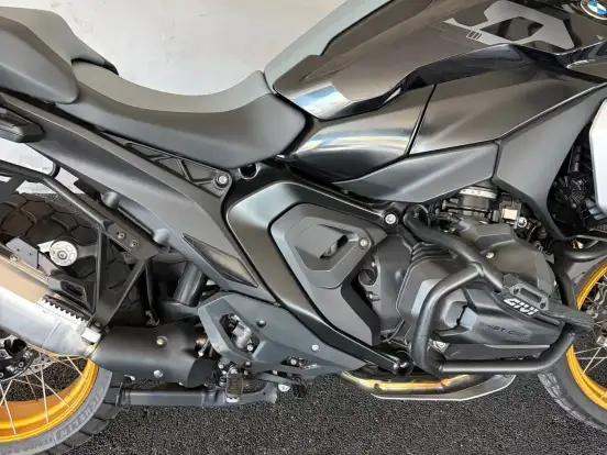 BMW-R 1300 GS TRIPLE BLACK BMW-R 1300 GS TRIPLE BLACK-2024