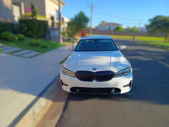 BMW-320i-2020