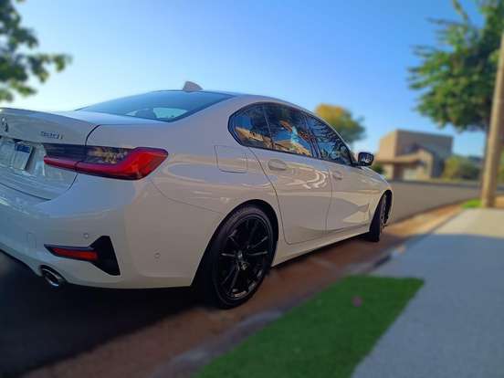 BMW-320i-2020