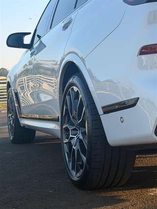 BMW-X7-2023