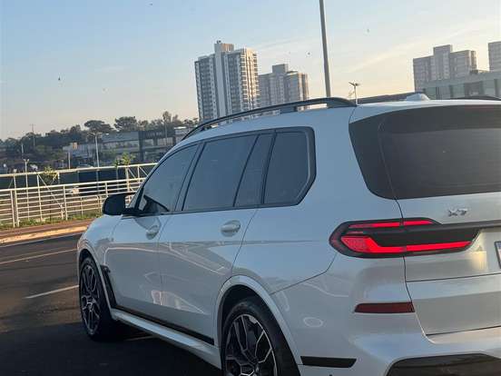 BMW-X7-4.4 V8 GASOLINA M60i STEPTRONIC BMW-X7-2023