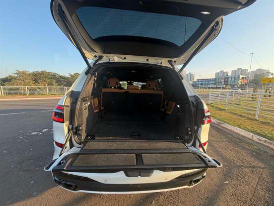BMW-X7-4.4 V8 GASOLINA M60i STEPTRONIC BMW-X7-2023