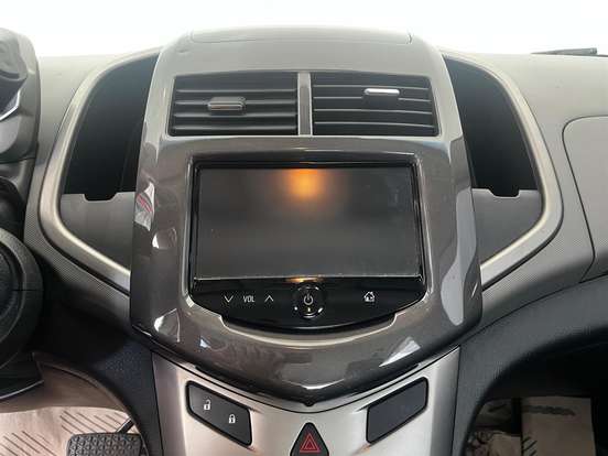 CHEVROLET-SONIC-2013