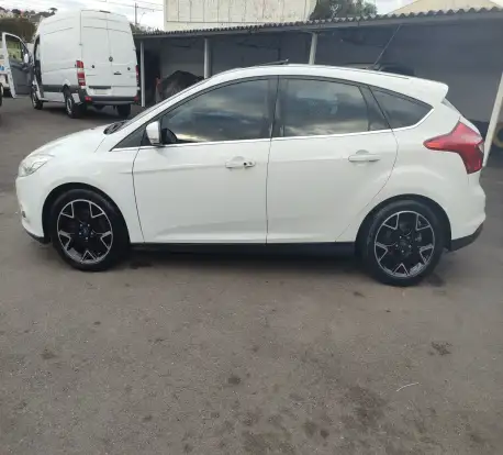 FORD-FOCUS-2014