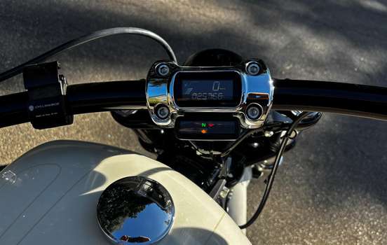 HARLEY-DAVIDSON-SOFTAIL BREAKOUT 114-2018