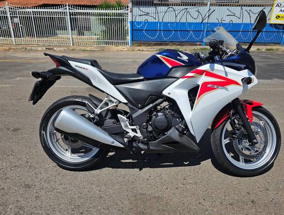 HONDA CBR 250R 