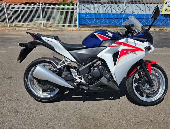HONDA-CBR 250R-2012