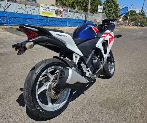 HONDA-CBR 250R-2012