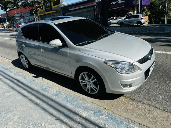HYUNDAI I30 2.0 MPFI GLS 16V GASOLINA 4P AUTOMÁTICO HYUNDAI I30 2.0 MPFI GLS 16V GASOLINA 4P AUTOMÁTICO