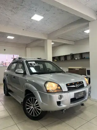HYUNDAI TUCSON 2.0 MPFI GL 16V 142CV 2WD GASOLINA 4P AUTOMÁTICO HYUNDAI TUCSON 2.0 MPFI GL 16V 142CV 2WD GASOLINA 4P AUTOMÁTICO