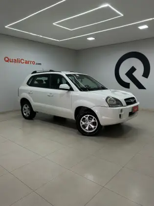 HYUNDAI TUCSON 2.0 MPFI GLS 16V 143CV 2WD FLEX 4P AUTOMÁTICO HYUNDAI TUCSON 2.0 MPFI GLS 16V 143CV 2WD FLEX 4P AUTOMÁTICO