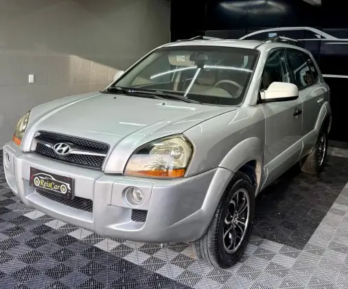 HYUNDAI TUCSON 2.0 MPFI GLS 16V 143CV 2WD FLEX 4P AUTOMÁTICO HYUNDAI TUCSON 2.0 MPFI GLS 16V 143CV 2WD FLEX 4P AUTOMÁTICO