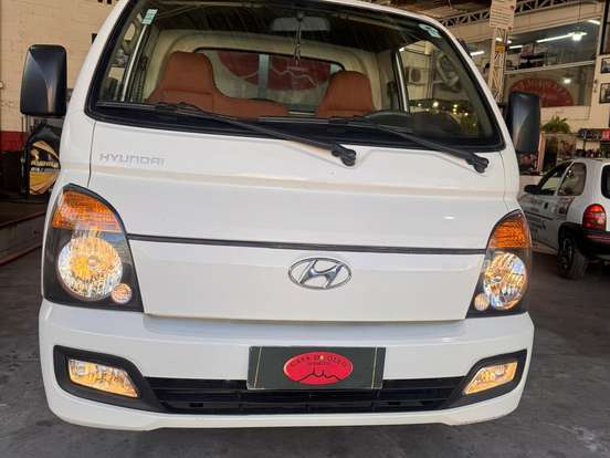 HYUNDAI-HR-2.5 LONGO SEM CAÇAMBA 4X2 16V 130CV TURBO INTERCOOLER DIESEL 2P MANUAL HYUNDAI-HR-2015