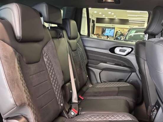 JEEP-COMMANDER-2.0 HURRICANE 4 TURBO FLEX BLACKHAWK AT9 JEEP-COMMANDER-2026