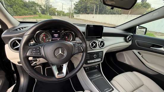 MERCEDES-BENZ-GLA 200-2019