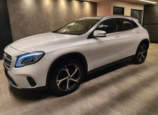 MERCEDES-BENZ-GLA 200-2018