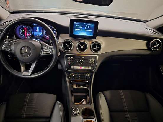 MERCEDES-BENZ-GLA 200-2018