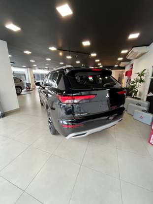 MITSUBISHI-OUTLANDER-2025