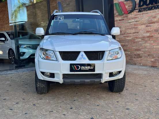 MITSUBISHI-PAJERO TR4-2.0 4X2 16V 140CV FLEX 4P MANUAL MITSUBISHI-PAJERO TR4-2013