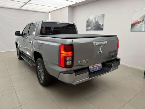 MITSUBISHI-TRITON-2.4 BITURBO DIESEL CD HPE-S 4X4 AUTOMÁTICO MITSUBISHI-TRITON-2025
