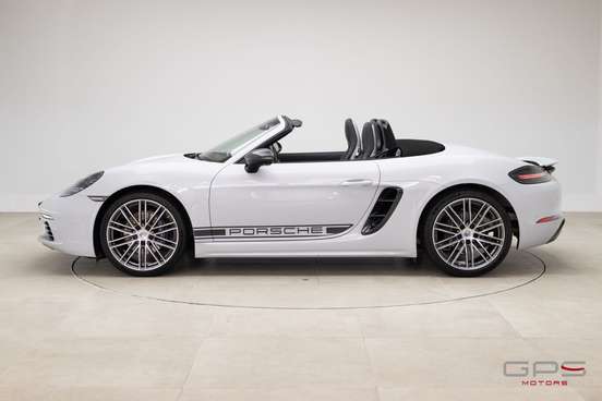 PORSCHE-718-2023