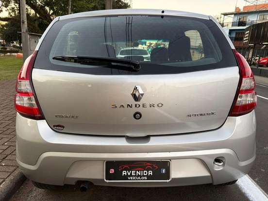 RENAULT-SANDERO-2012