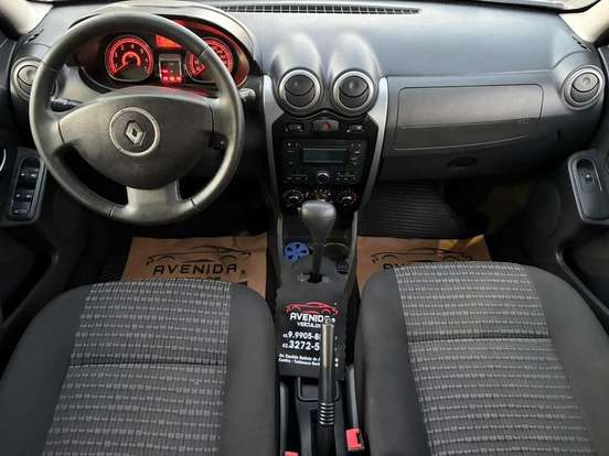 RENAULT-SANDERO-2012