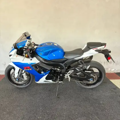 SUZUKI GSX-R750 