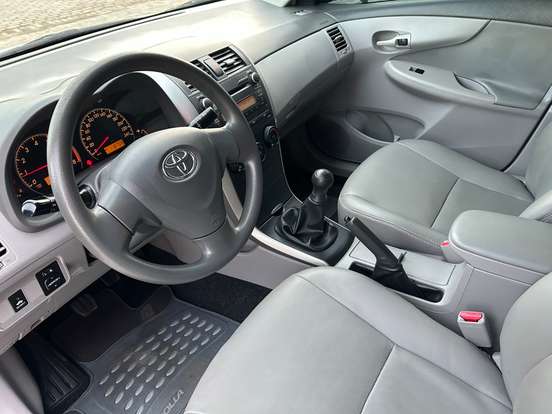 TOYOTA-COROLLA-2010