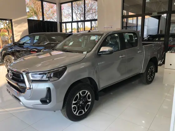 TOYOTA HILUX 2.8 D-4D TURBO DIESEL CD SRV 4X4 AUTOMÁTICO