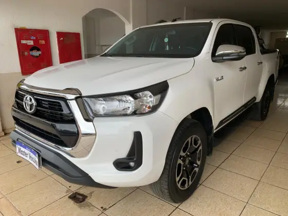 TOYOTA HILUX 2.8 D-4D TURBO DIESEL CD SRV 4X4 AUTOMÁTICO TOYOTA HILUX 2.8 D-4D TURBO DIESEL CD SRV 4X4 AUTOMÁTICO