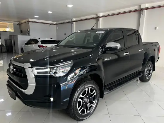 TOYOTA HILUX 2.8 D-4D TURBO DIESEL CD SRV 4X4 AUTOMÁTICO