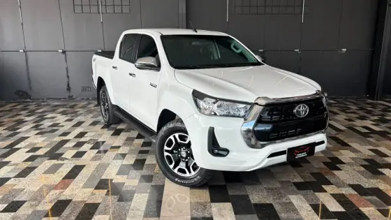 TOYOTA HILUX 2.8 D-4D TURBO DIESEL CD SRV 4X4 AUTOMÁTICO