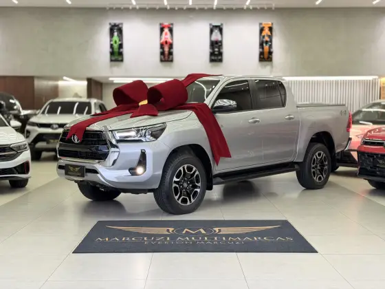 TOYOTA HILUX 2.8 D-4D TURBO DIESEL CD SRV 4X4 AUTOMÁTICO