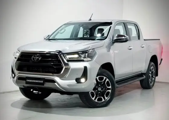 TOYOTA HILUX 2.8 D-4D TURBO DIESEL CD SRX 4X4 AUTOMÁTICO TOYOTA HILUX 2.8 D-4D TURBO DIESEL CD SRX 4X4 AUTOMÁTICO